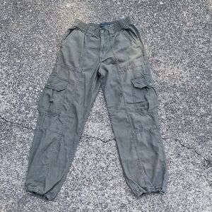 Aeropostale Green Cargo Pants with Relaxed Fit